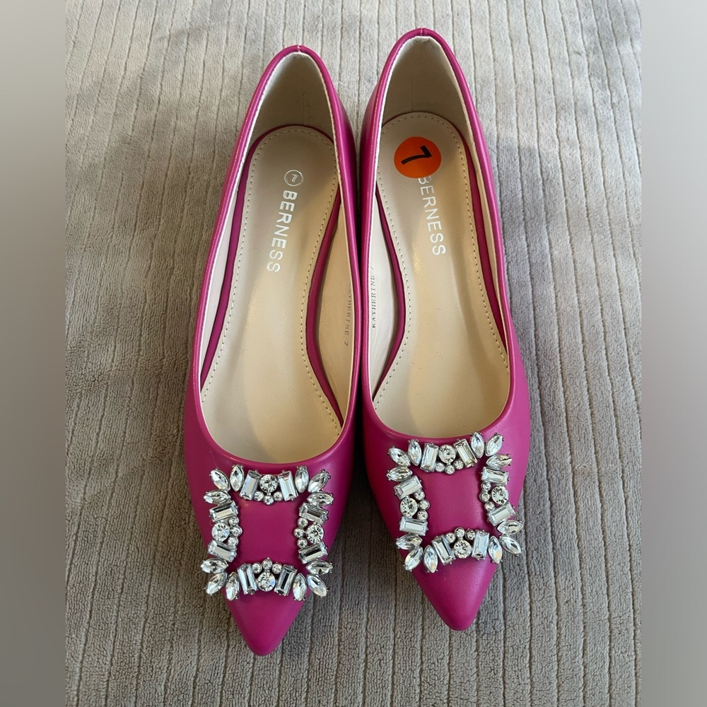 Bernese Pink rhinestone pointed toe flats Size 7 NWOT
